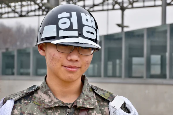 Dorasan Corea Del Sur Abril Soldado Surcoreano Dorasan Estación Tren —  Fotos de Stock