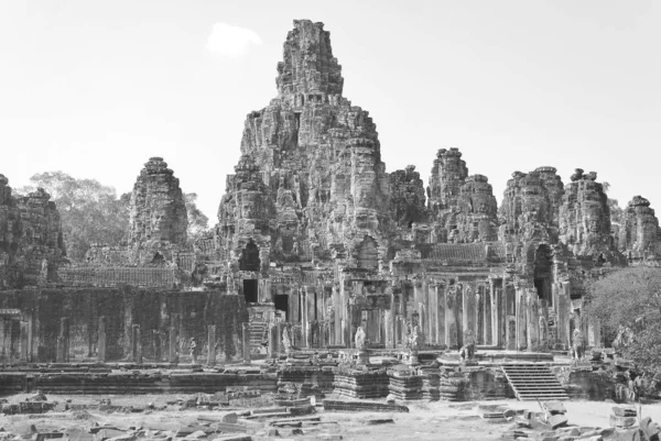 バイヨン寺院はカンボジアのアンコールにある有名なクメール寺院です 12世紀末または13世紀初頭に大乗仏教王ジャヤヴァルマン7世の公式国家寺院として建てられた — ストック写真