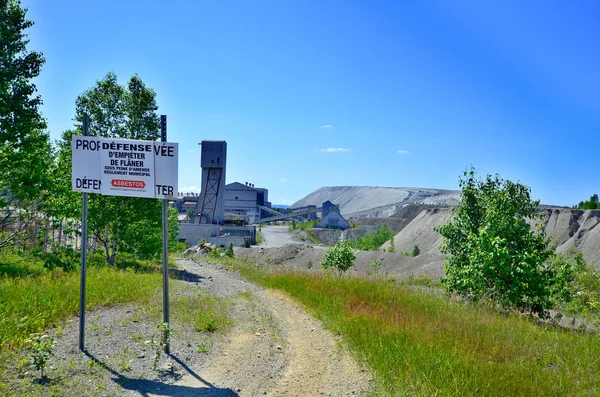 Oud Gebouw Gesloten Asbestmijn Black Lake Thetford Mines Quebec Canada — Stockfoto