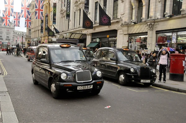 Traditionelle Taxiwagen London Großbritannien — Stockfoto