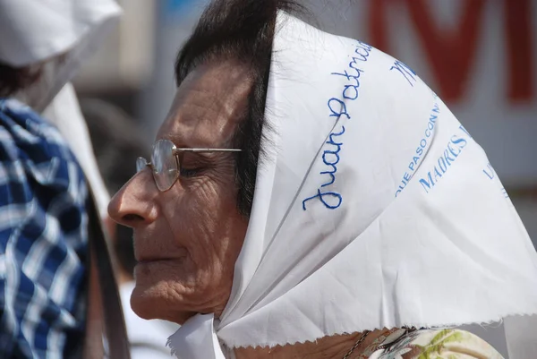 Buenos Aires Argentina 11月17 ブエノスアイレスで正体不明の女性の行進 アルゼンチンと プラザ マヨの母 11月17 2011 — ストック写真
