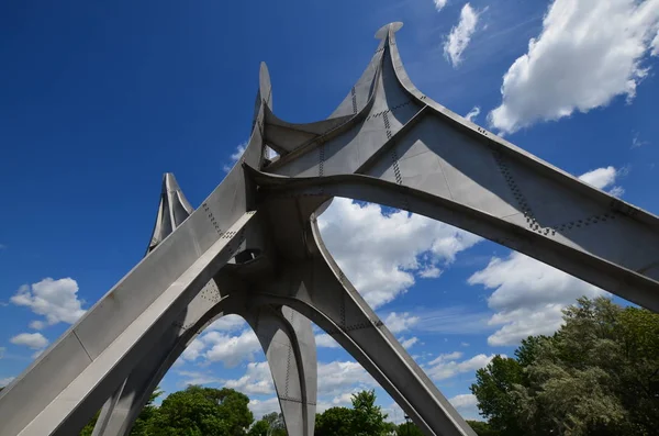 Montreal Canada Giugno Scultura Alexander Calder Homme Una Scultura Esterni — Foto Stock