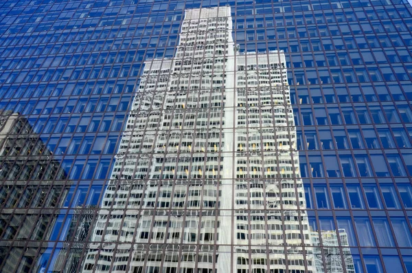 Monreal Quebecカナダ 3月17 モントリオールカナダで3月17 2013にマリービルを配置します 1962年に国際的なスタイルで建てられた47階建ての基本的なオフィスタワーである場所ビルマリー — ストック写真