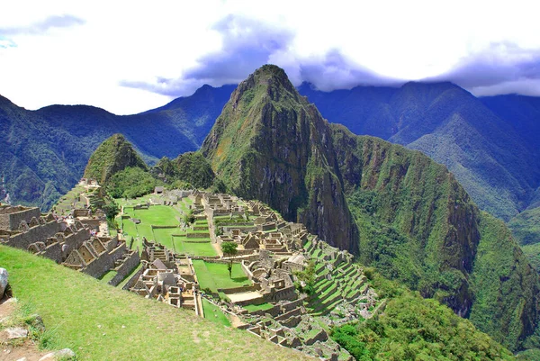 Machu Picchu Old Peak 是位于15世纪前哥伦比亚印加地区的一个遗址 海拔2 430米 970英尺 — 图库照片