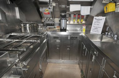 RIMOUSKI, QUEBEC, CANADA - 29 AUGust: HMCS Onondaga 'da (S73) 29 Ağustos 2012 tarihinde Kanada' nın Rimouski kentinde Kanada Kraliyet Donanması 'nda görev yapmış bir Oberon sınıfı denizaltıdır.