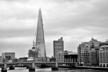 Londra Köprüsü, Avrupa Birliği 'nin en yüksek binasıdır ve Avrupa Birliği' nin en yüksek binasıdır. 2004 Haziran 2012 'de İngiltere' nin en uzun ikinci serbest yapısıdır ve İngiltere 'nin başkentidir.