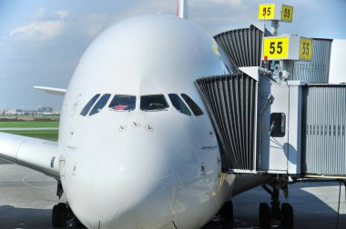 Montreal, Kanada - 25 Mayıs 2012 'de Montreal, Kanada' da kalkışa hazırlanmak üzere Fransa Havaalanı A380. A380 dünyanın en büyük yolcu uçağıdır.