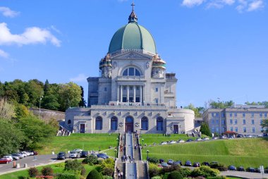 Montreal CANADA - 4 Temmuz 04: Saint Joseph 's Oratory of Mount Royal, Kanada' nın Montreal kentinde, 4 Temmuz 2010 tarihinde Royal Dağı 'nın batı yamacında kurulmuş bir Roma Katolik bazilikası..