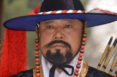 SEOUL, Kore - 7 Nisan 2013 'te Seul Kore' de geleneksel Kore tepki gösterisinde aktör