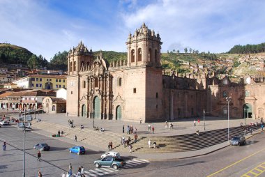 CUSCO PERU - NOV. 25: Katedral Santo Domingo ve Iglesia La Compana de Jesus Jesuit Kilisesi 25 Kasım 2008 'de Cusco Peru Binası' nda inşaatın başlamasından yaklaşık yüz yıl sonra, 1654 yılında tamamlandı..