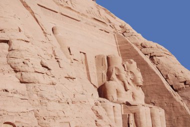 Abu Simbel tapınakları, Güney Mısır, Nubia 'daki Abu Simbel' deki iki büyük kaya tapınağıdır. Kompleks, UNESCO Dünya Mirası Alanı 'nın bir parçasıdır.