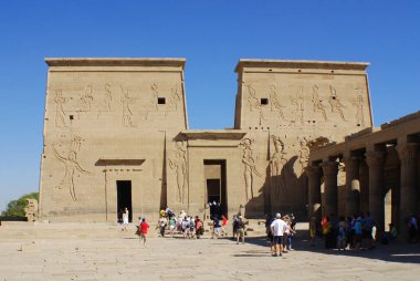 PHILEA TEMPLE, EGYPT - 23 Kasım: Kompleks UNESCO projesi sırasında 23 Kasım 2008 'de Aswan Barajı' nın inşası nedeniyle söküldü ve yakınlardaki Agilkia Adası 'na taşındı. 