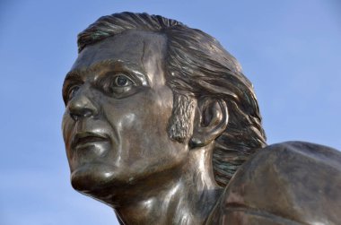 MONTREAL CANADA - 3 Şubat 2013 'te Montreal Kanada' da Bell Center önünde Guy Lafleur 'un heykeli. Lafleur, 1246 puanla Kanada tarihinin gelmiş geçmiş en iyi golcüsü..