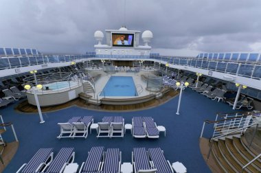Fort Lauderdale Florida 'da 11-2-2012' de Prenses yolcu gemisinin üst güvertesinde. Prenses Cruises, gezi gemilerinin 