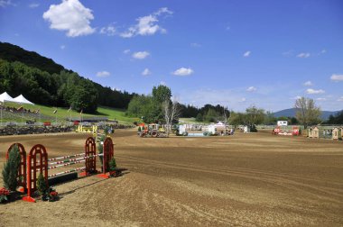 Uluslararası Bromont Quebec 'in Yılın At Atlama Etkinliği. Karşılaştırılamayacak kadar güzel bir sitedeki en üst düzey yarışmalar..  