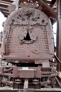 DMZ 'de Kore Savaşı' ndan kalma tren bombalandı. Bu tren Pyeongyang 'a savaş malzemeleri taşıyordu ve Jangdan İstasyonu' nda Çin kuvvetlerinden gelen bombalar ve mermilerle raydan çıkmıştı..