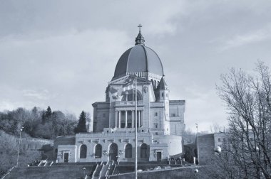 MONTREAL CANADA - Ekim 04: Saint Joseph 's Oratory of Mount Royal, Kanada' nın Quebec kentinin Montreal şehrinde 4 Ekim 2011 tarihinde Royal Dağı 'nın batı yamacında kurulmuş Roma Katolik bazilikası..