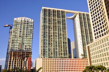 MIAMI FLORIDA - 29 Ekim: Miami şehir merkezi büyük ölçekli yüksek binalar ve nüfus artışıyla Miami 'nin en hızlı büyüyen bölgesi haline geldi. 29 Ekim 2012 'de Miami Forida USA 