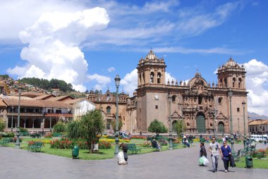 Cusco Katedrali olarak da bilinen Santo Domingo Katedrali, Cusco Katolik Başpiskoposluğu 'nun ana kilisesidir.. 