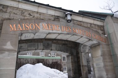 Kanada 'da kışın eski tuğla bina