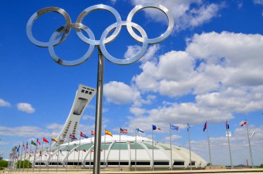 Montreal, Kanada. 23 Eylül. - 23 Eylül. 23, 09, 2012 'de Montreal Olimpiyat Stadyumu' nda. Dünyanın en yüksek eğimli kulesi. Olimpiyat turu 175 metre uzunluğunda ve 45 derecelik açıyla yapılıyor. 