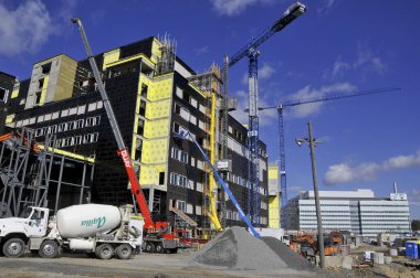 MONTREAL CANADA - ECTOBER 09: Yapım aşamasında olan McGill Üniversitesi Sağlık Merkezi (MUHC), Kanada 'nın Montreal kentinde Ekim 2009 tarihinde kurulmuş bir eğitim ve devlet hastaneleri ağıdır.