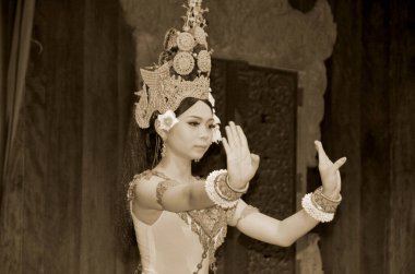 SIEM REAP CAMBODIA - 26 Mart 2013 tarihinde Siem Reap Kamboçya 'da Apsara dansçısı. Robam Tep Apsara, Kamboçya Kraliyet Balesi 'nin Khmer klasik dansının adıdır.