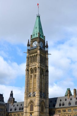 OTTAWA, CANADA - 30 Haziran 2013 'te Kanada Parlamentosu, Kanada' nın Ottawa, Ontario 'daki Parliament Hill' de kurulmuş federal yasama organıdır..