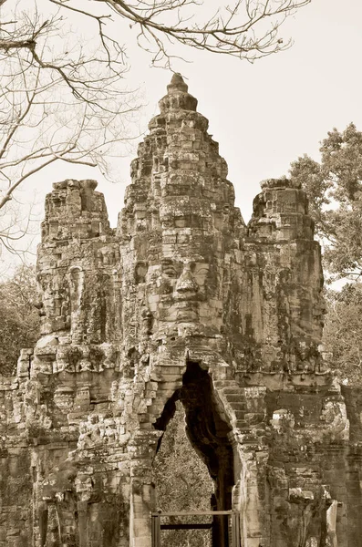 Bayon是柬埔寨Angkor著名的高棉寺庙 始建于12世纪末或13世纪初 是大乘佛教国王贾瓦曼七世的官方国庙 — 图库照片