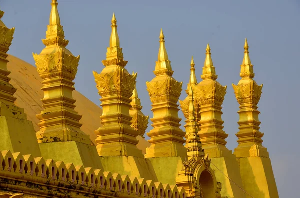 Золотая Пагода Буддизма Пагода Ват Пха Луанг Храме Тхатлуанг Вьентьяне — стоковое фото