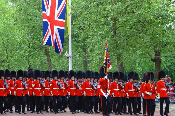 London Großbritannien Juni Gardisten Der Queen Bei Der Parade Der — Stockfoto