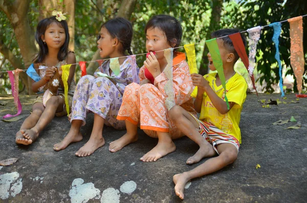 Phnom Phen Cambodia Марта Неопознанные Уличные Дети Позируют Марта 2013 — стоковое фото