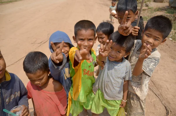 Phnom Phen Cambodia Marca Niezidentyfikowane Dzieci Ulicy Pozowanie Marca 2013 — Zdjęcie stockowe