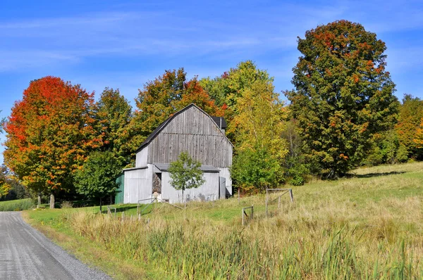 Paisaje Rural Con Carretera Edificio Del Pueblo Temporada Otoño — Foto de Stock