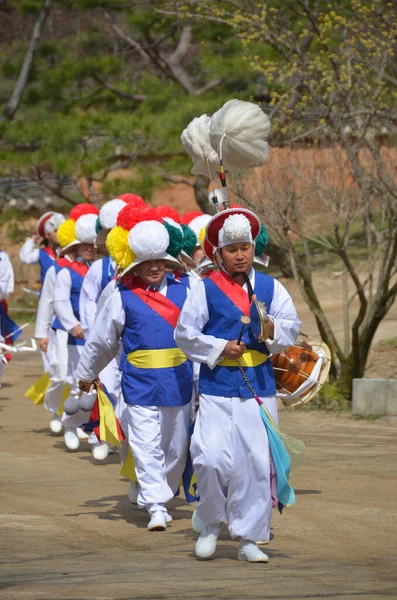 Seoul Korea April Dançarinos Sangmo Durante Show Dança Folclórica Coreana — Fotografia de Stock