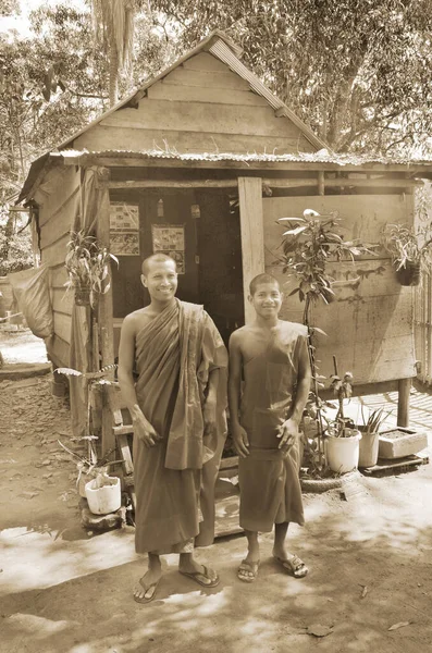 Siem Reap Cambodia March Monks Front Home Siem Reap Cambodia — 图库照片