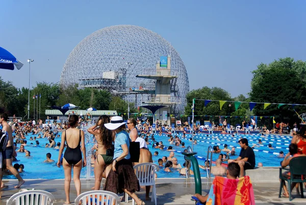Montreal Canada Luglio Parc Jean Drapeau Pool Con Biosfera Sullo — Foto Stock