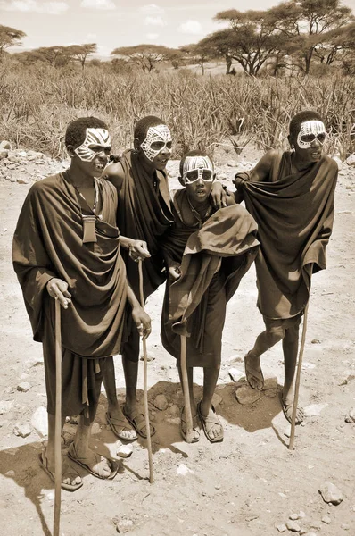 Serengeti Tanzanie Octobre Les Jeunes Masaï Moran Non Identifiés Portent — Photo