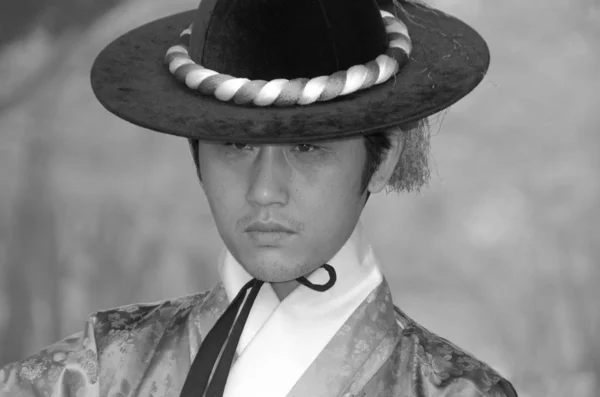 ソウル エイプリル社7 2013年4月7日にソウルで開催された韓国の伝統的な反応ショーの俳優 — ストック写真