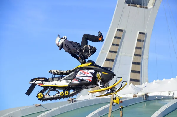 Montreal Kanada Oidentifierad Deltagare Skoterhoppning Barbegazi Winter Extreme Sports Festival — Stockfoto