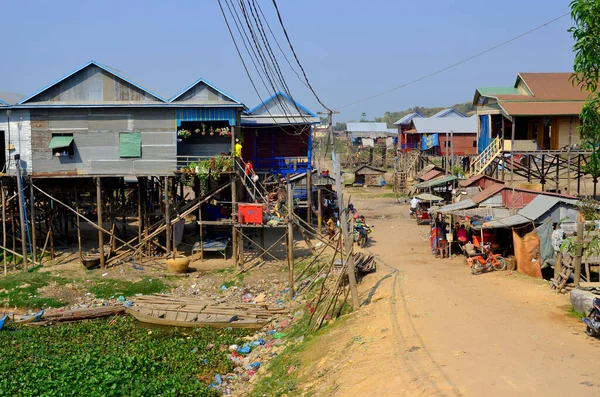 Siem Reap Cambodia Março Casas Típicas Palafitas Margem Rio Tone — Fotografia de Stock