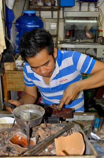 Phnom Phen Cambodia March 캄보디아 프놈펜에서 2013 시장의 제조자 보석을 — 스톡 사진