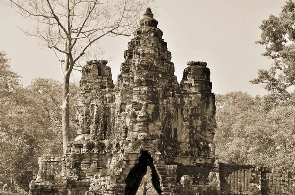 Siem Reap Cambodia Março Portão Sul Angkor Thom Tem Duas — Fotografia de Stock