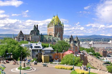 Quebec ve Chateau Frontenac, Quebec, Kanada manzarası. 1980 'lerde Kanada' nın ulusal tarihi bölgesi ilan edildi. Bölge, Aşağı Kanada 'nın İngiliz valilerinin ikametgahıydı.. 