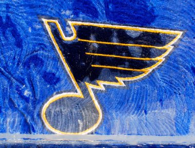 MONTREAL, CANADA - 24 Ocak 2009 Montreal Kanada 'daki All-Star maçı için Montreal Kanadalılarının Molson merkezinin önündeki buz bloğunda Saint-Louis Blues forması
