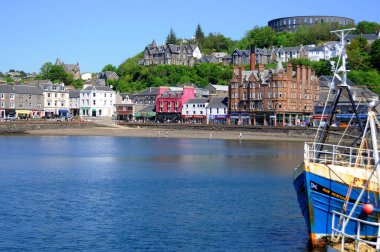 OBAN, SCOTLAND - 27 Mayıs 2012: Argyll, İskoçya 'daki güzel şehir Oban. Oban, İskoçya 'nın Argyll ve Bute konsey bölgesinde bir tatil köyüdür..