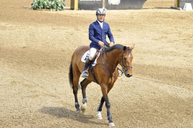 BROMONT, CANADA - 21 Temmuz 2012 'de Montreal Equestrian 1976 Olimpiyat Parkı' nda bilinmeyen bir binici.