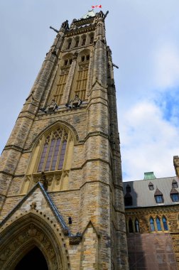 OTTAWA, CANADA - 30 Haziran 2013 'te Kanada Parlamentosu, Kanada' nın Ottawa, Ontario 'daki Parliament Hill' de kurulmuş federal yasama organıdır..