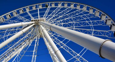 MONTREAL CANADA - 0221 20: La Grande Roue de Montreal Kanada 'nın en uzun dönme dolabı 60 metre yükseklikten şehri ve çevresini görmenizi sağlar.