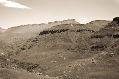 Lesotho, resmi olarak Lesotho Krallığı, Güney Afrika Cumhuriyeti ile çevrili denize kıyısı olmayan bir ülkedir.